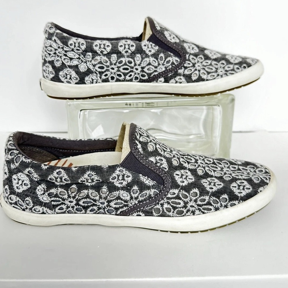 Womens TAOS Dandy Charcoal Eyelet Lace Slip On Sneaker size 8.5